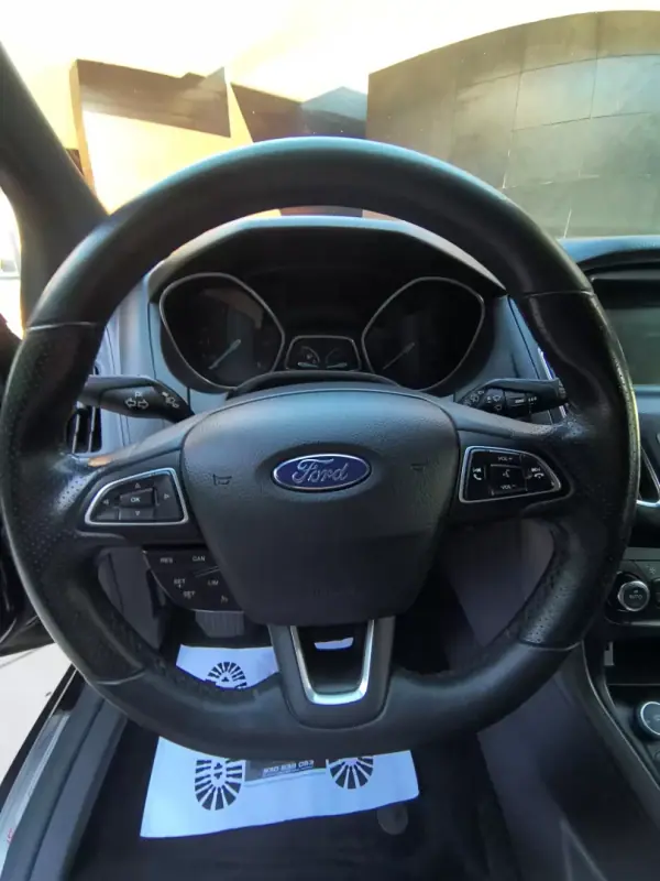 Ford Focus SW 2019 - 13900 EUR, 184000 km - AUTO.MOTO.pt - 184000km - foto 13 de 29
