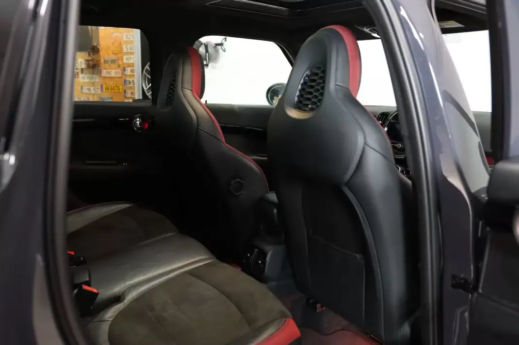 MINI Countryman 2018 - 23500 EUR, 102395 km - AUTO.MOTO.pt - 102395km - foto 30 de 31
