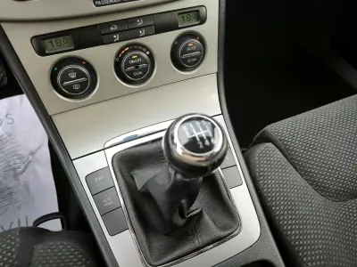 Volkswagen Passat Variant 2006 - 4950 EUR, 196789 km - AUTO.MOTO.pt - 196789km - foto 39 de 50