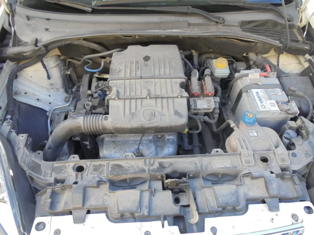 Fiat Punto 2010 - 5900 EUR, 147000 km - AUTO.MOTO.pt - 147000km - foto 28 de 28
