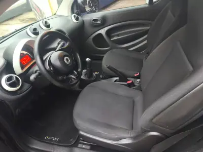 Smart Fortwo Cabrio 2016 - 9900 EUR, 76000 km - AUTO.MOTO.pt - 76000km - foto 16 de 24