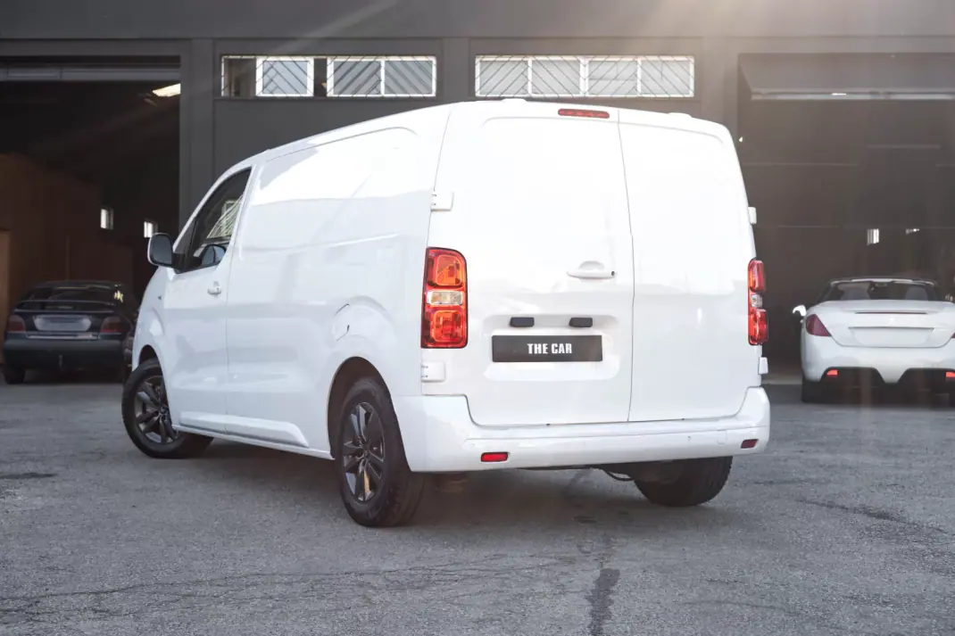 Citroën Jumpy 2017 - 15600 EUR, 147337 km - 147337km - foto 5 de 22