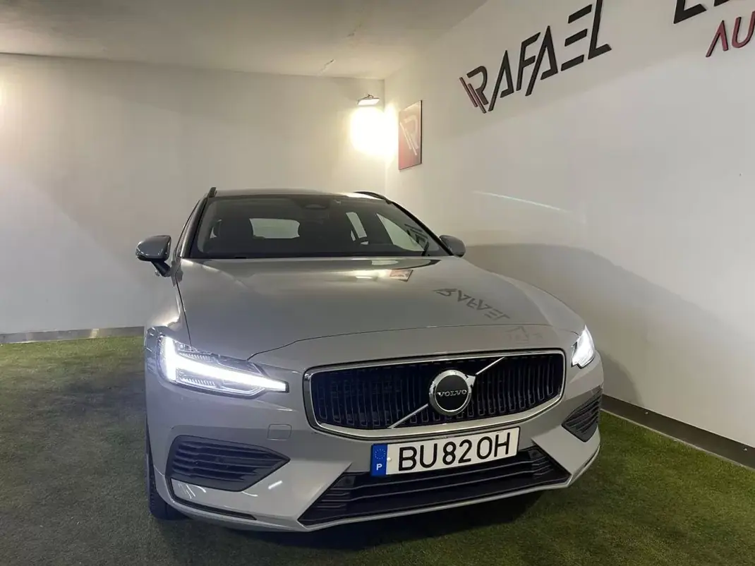 Volvo V60 2025 - 43500 EUR, 1900 km - AUTO.MOTO.pt - 1900km - foto 3 de 35