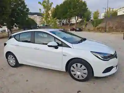 Opel Astra 2020 - 12000 EUR, 118000 km - AUTO.MOTO.pt - 118000km - foto 7 de 15
