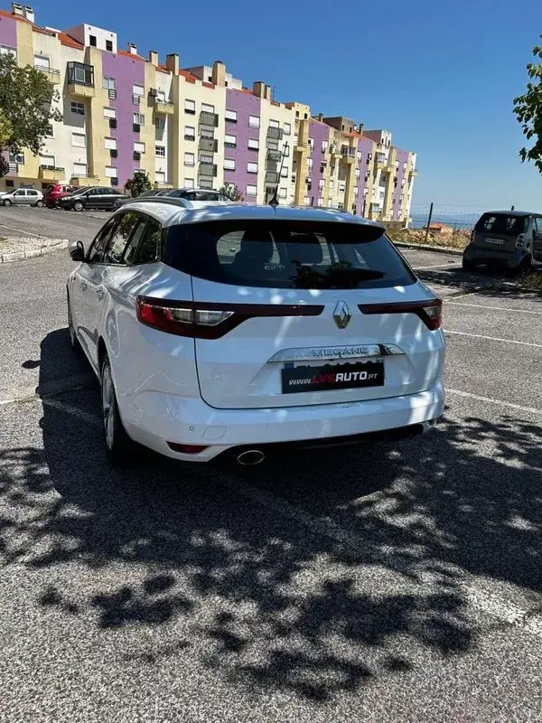 Renault Mégane 2019 - 14250 EUR, 135000 km - AUTO.MOTO.pt - 135000km - foto 5 de 39