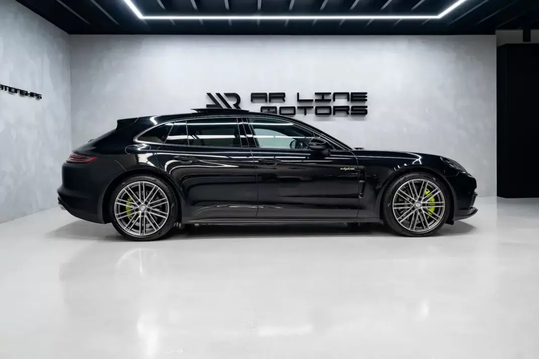 Porsche Panamera Sport Turismo 2020 - 63950 EUR, 111000 km - AUTO.MOTO.pt - 111000km - foto 8 de 53