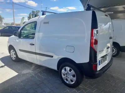 Renault 1.5 dCi Confort S/S 2018 - 10900 EUR, 173000 km - AUTO.MOTO.pt - 173000km - foto 7 de 16