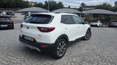 Kia Stonic 2018 - 13490 EUR, 71000 km - AUTO.MOTO.pt - 71000km - foto 3 de 5
