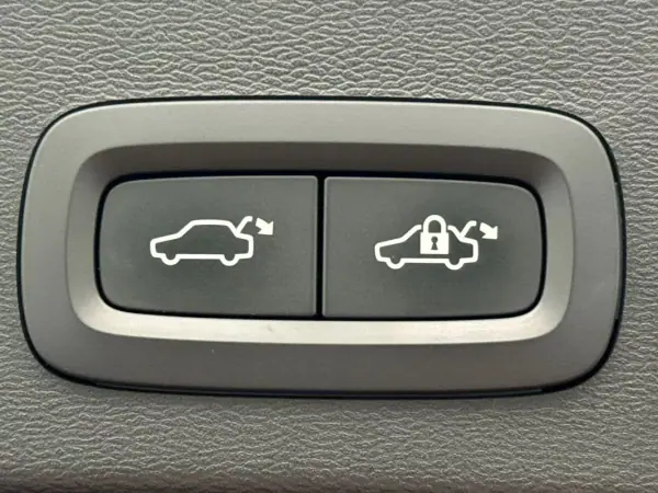 Volvo XC 40 2021 - 27990 EUR, 85029 km - AUTO.MOTO.pt - 85029km - foto 12 de 13