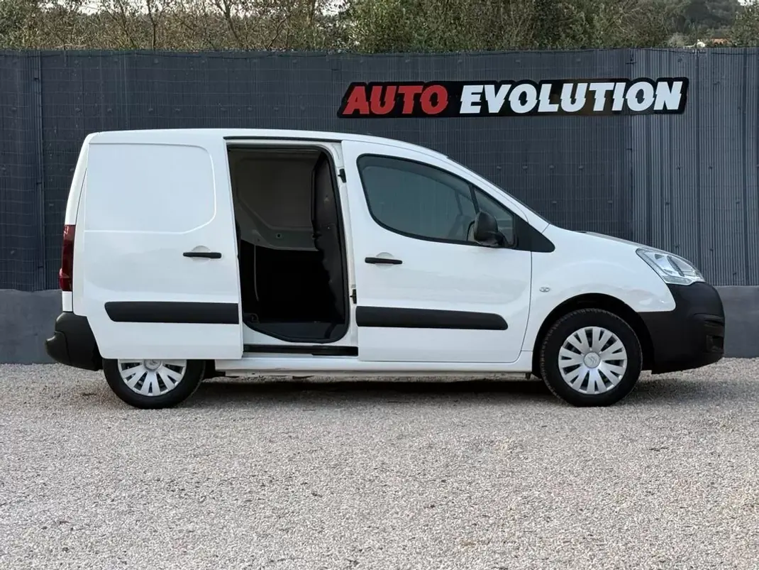 Citroën BERLINGO 1.6hdi 3L AUTOMATICA 2017 - 9950 EUR, 219000 km - AUTO.MOTO.pt - 219000km - foto 2 de 23