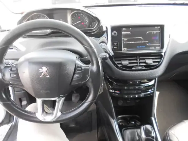 Peugeot 2008 2013 - 9900 EUR, 158211 km - AUTO.MOTO.pt - 158211km - foto 11 de 12