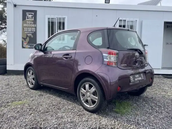 Toyota iQ 2009 - 7990 EUR, 180000 km - AUTO.MOTO.pt - 180000km - foto 2 de 17
