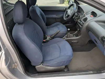 Peugeot 206 Van 1.4 HDi 2005 - 1750 EUR, 393364 km - AUTO.MOTO.pt - 393364km - foto 13 de 16