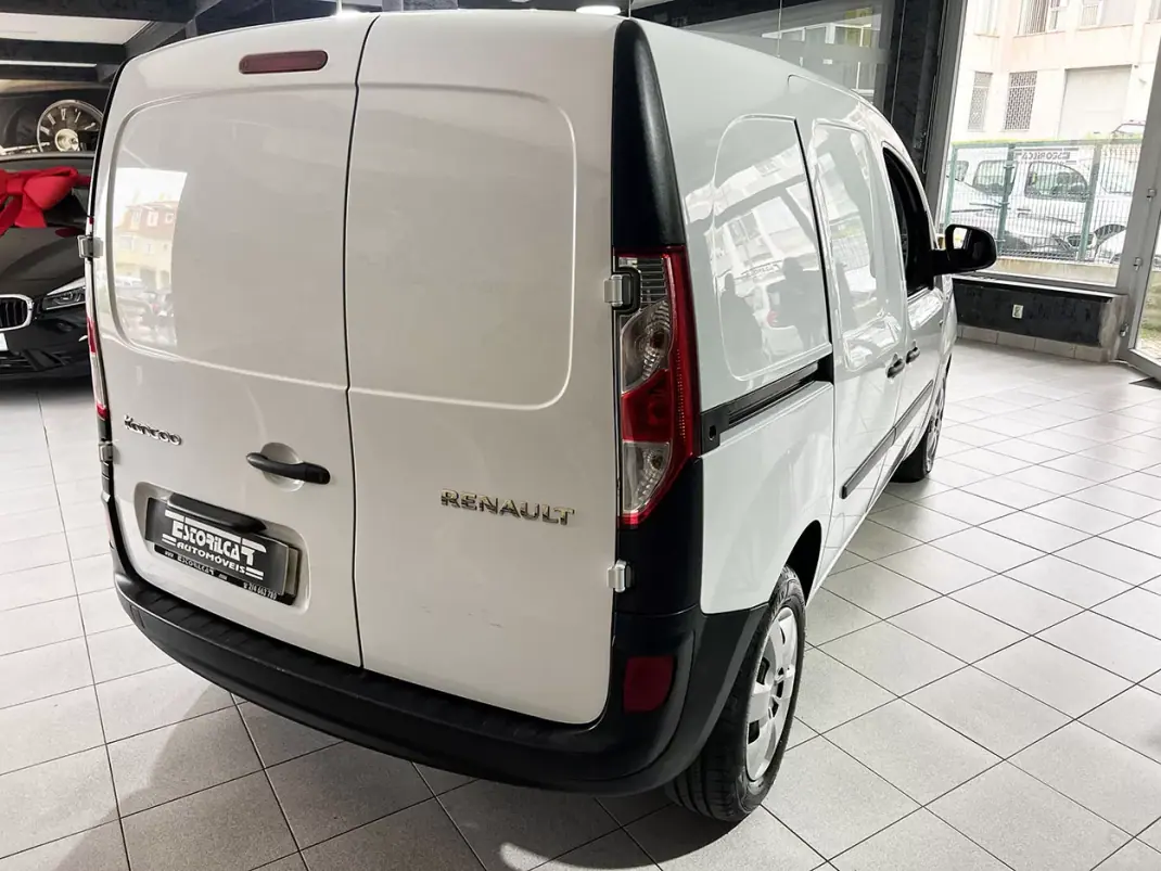 Renault 2021 - 11600 EUR, 110358 km - AUTO.MOTO.pt - 110358km - foto 3 de 20