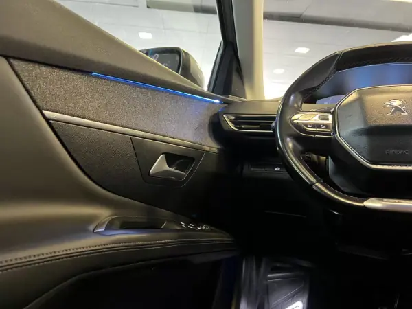 Peugeot 3008 2018 - 18490 EUR, 170000 km - AUTO.MOTO.pt - 170000km - foto 10 de 44