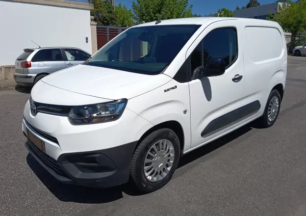Toyota Proace Verso Electric 2022 - 17990 EUR, 78900 km - AUTO.MOTO.pt - 78900km - foto 9 de 22