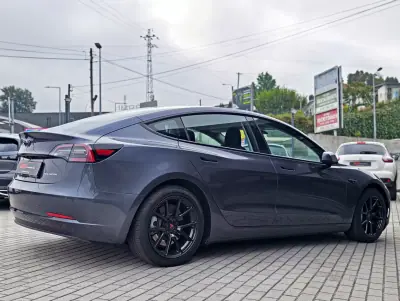 Tesla Model 3 2021 - 27500 EUR, 87000 km - AUTO.MOTO.pt - 87000km - foto 10 de 16