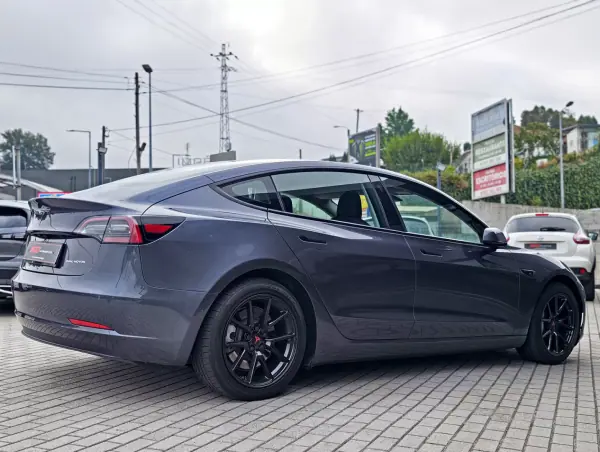 Tesla Model 3 2021 - 27500 EUR, 87000 km - AUTO.MOTO.pt - 87000km - foto 10 de 16