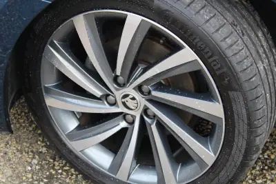 Skoda Octavia Break 2020 - 18750 EUR, 100000 km - AUTO.MOTO.pt - 100000km - foto 4 de 36