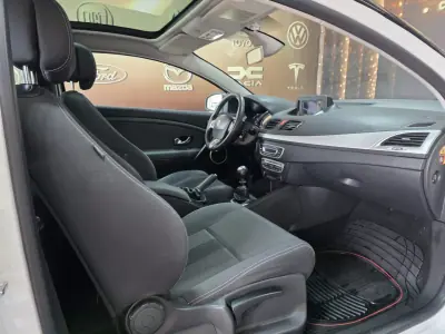 Renault Mégane Coupe 2011 - 7490 EUR, 258000 km - AUTO.MOTO.pt - 258000km - foto 16 de 20