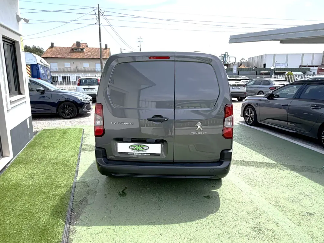 Peugeot 1.5 BLUEHDI ASPHALT LONGA 2023 - 18750 EUR, 46727 km - AUTO.MOTO.pt - 46727km - foto 4 de 15