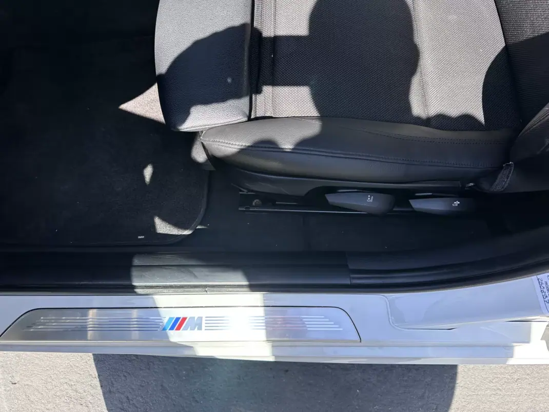 BMW 118 2009 - 9900 EUR, 177000 km - AUTO.MOTO.pt - 177000km - foto 27 de 46