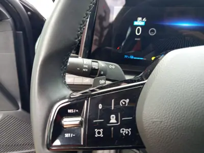 Renault Mégane E-Tech 2023 - 23490 EUR, 64900 km - AUTO.MOTO.pt - 64900km - foto 19 de 20