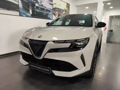 Alfa Romeo Junior 2025 - 27500 EUR, 6000 km - 6000km - foto 9 de 38
