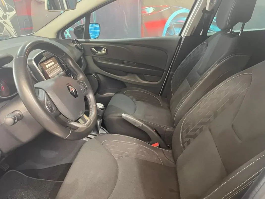 Renault Clio 2019 - 11750 EUR, 106000 km - AUTO.MOTO.pt - 106000km - foto 30 de 45