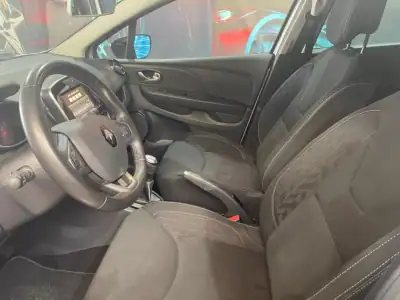 Renault Clio 2019 - 11750 EUR, 106000 km - AUTO.MOTO.pt - 106000km - foto 30 de 45