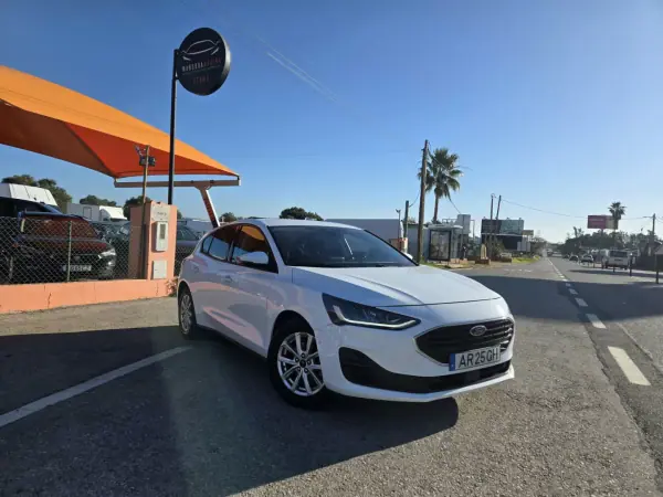Ford Focus 2022 - 16950 EUR, 62238 km - AUTO.MOTO.pt - 62238km - foto 3 de 10