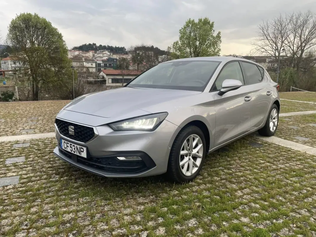 SEAT Leon 2021 - 20900 EUR, 118428 km - AUTO.MOTO.pt - 118428km - foto 1 de 11