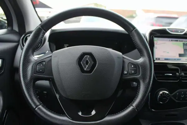 Renault Zoe 2018 - 13750 EUR, 94000 km - AUTO.MOTO.pt - 94000km - foto 16 de 22