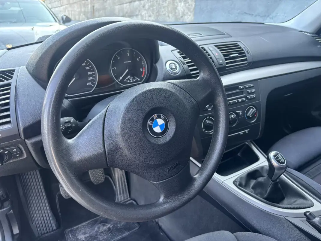 BMW 118 2008 - 7500 EUR, 350000 km - 350000km - foto 11 de 20