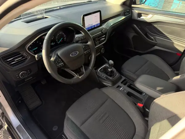 Ford Focus 2020 - 16500 EUR, 103000 km - AUTO.MOTO.pt - 103000km - foto 5 de 10