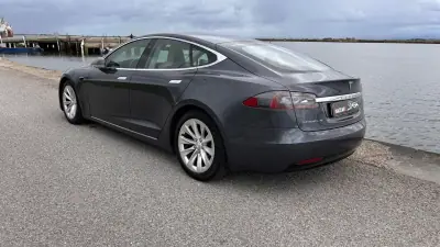 Tesla Model S 2017 - 21500 EUR, 155000 km - AUTO.MOTO.pt - 155000km - foto 3 de 17
