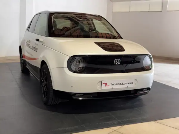 Honda e 2021 — photo 3 of 22
