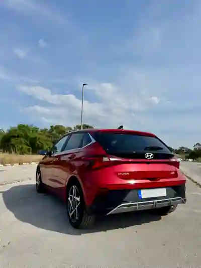 Hyundai i20 2025 - 18250 EUR, 9700 km - AUTO.MOTO.pt - 9700km - foto 5 de 15