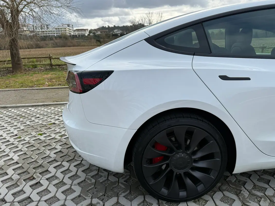 Tesla Model 3 2022 - 33500 EUR, 70000 km - AUTO.MOTO.pt - 70000km - foto 16 de 30