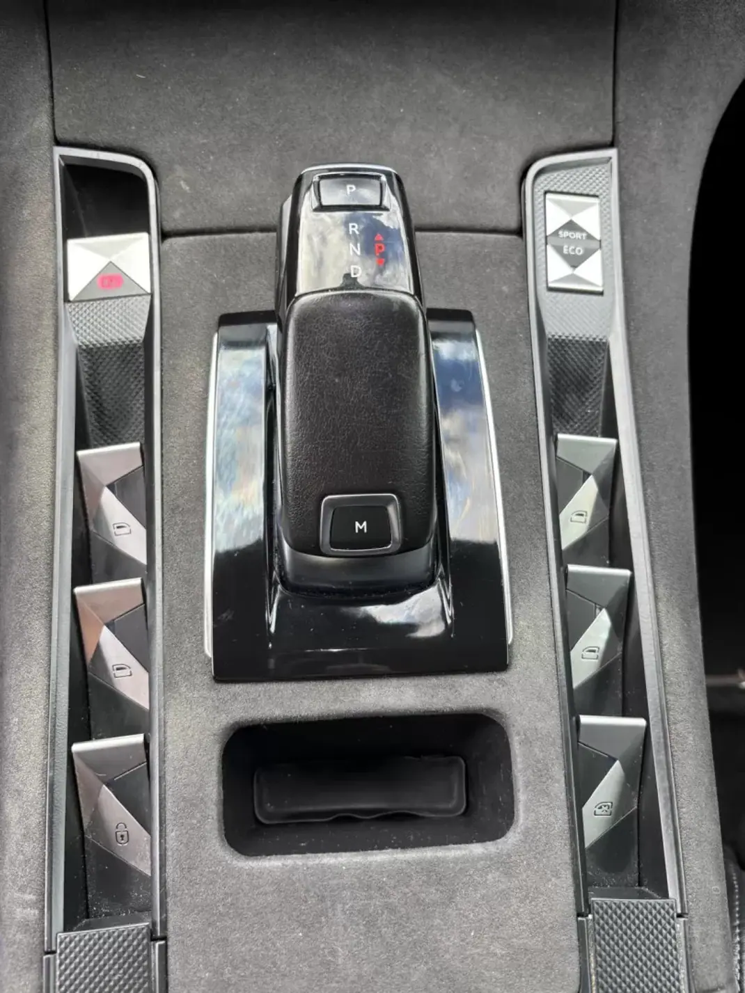 DS DS7 Crossback 2019 - 19490 EUR, 213100 km - AUTO.MOTO.pt - 213100km - foto 15 de 18