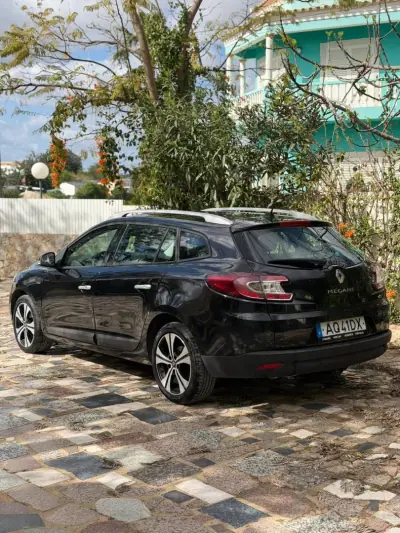 Renault Mégane 2011 - 9990 EUR, 106146 km - AUTO.MOTO.pt - 106146km - foto 4 de 9