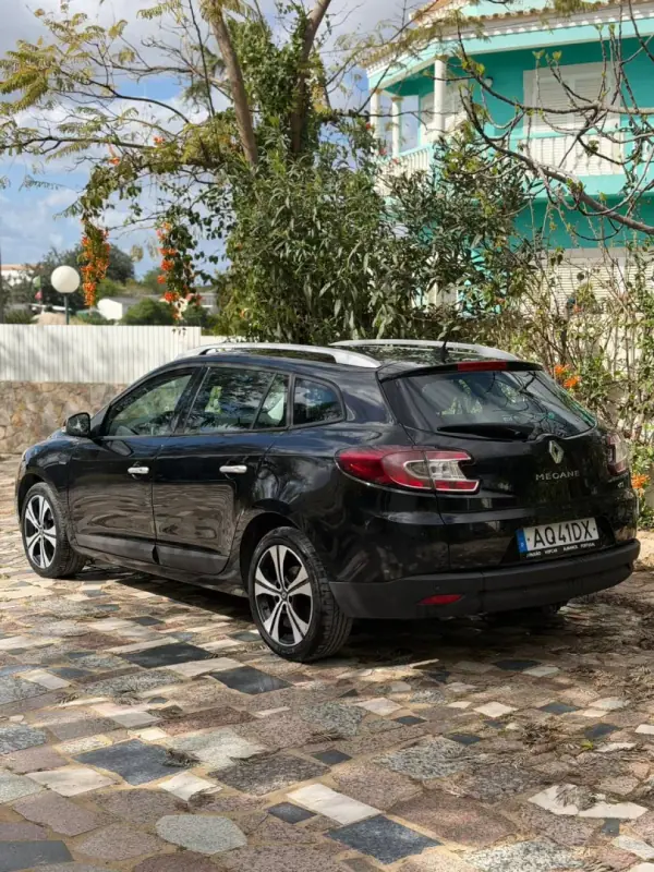 Renault Mégane 2011 - 9990 EUR, 106146 km - AUTO.MOTO.pt - 106146km - foto 4 de 9