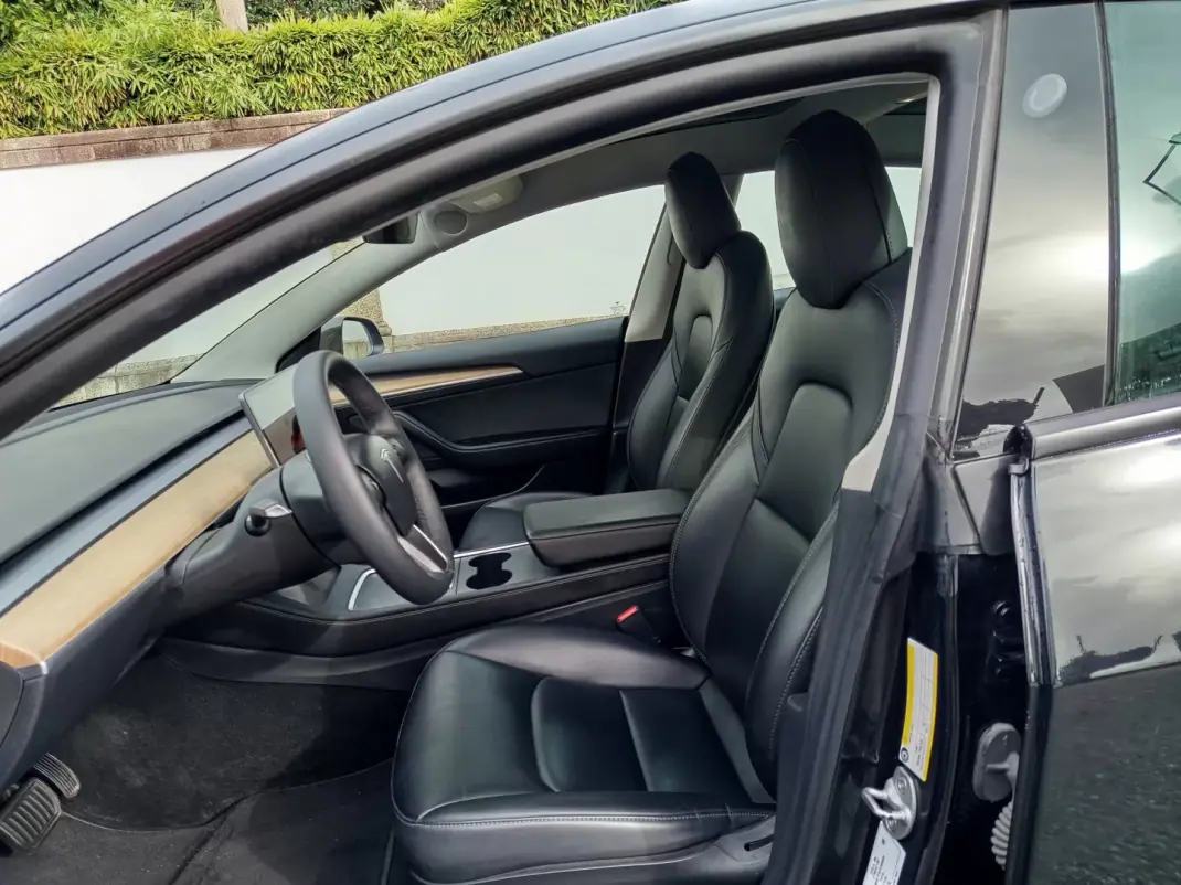 Tesla Model 3 2022 - 25990 EUR, 105900 km - AUTO.MOTO.pt - 105900km - foto 10 de 16