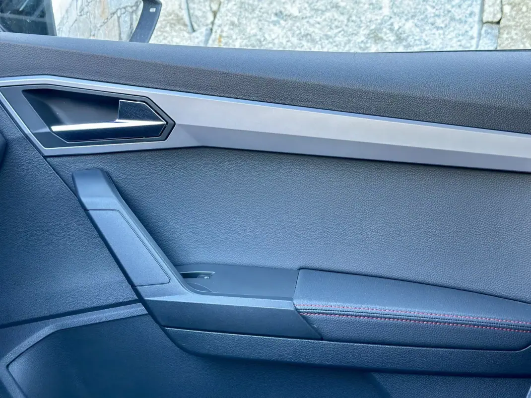 SEAT Ibiza 2021 - 16500 EUR, 77000 km - AUTO.MOTO.pt - 77000km - foto 29 de 30