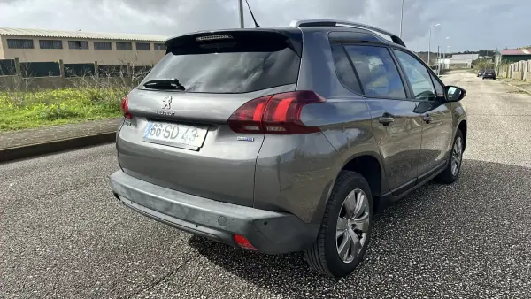 Peugeot 2008 2016 - 12900 EUR, 122000 km - AUTO.MOTO.pt - 122000km - foto 6 de 12