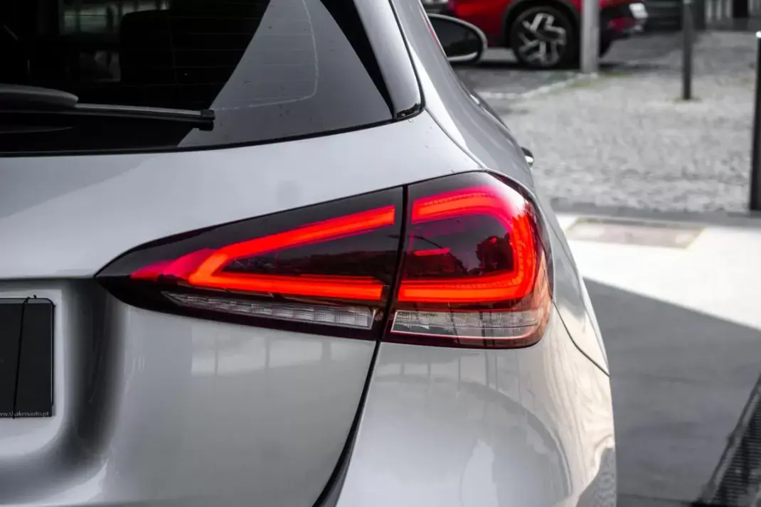 Mercedes-Benz A 180 2019 - 22450 EUR, 102667 km - AUTO.MOTO.pt - 102667km - foto 11 de 48