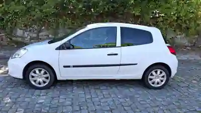 Renault CLIO 1.5DCI AC 2011 - 4500 EUR, 223193 km - AUTO.MOTO.pt - 223193km - foto 2 de 12