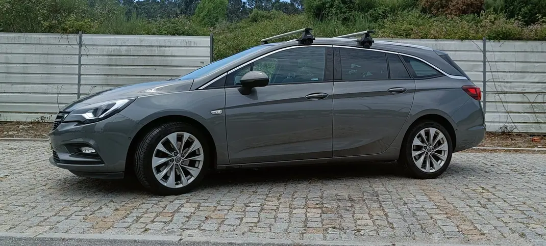 Opel Astra Sports Tourer 2018 - 12500 EUR, 150000 km - AUTO.MOTO.pt - 150000km - foto 10 de 11