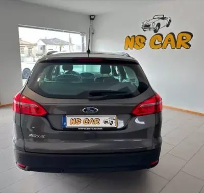 Ford Focus SW 2015 - 10850 EUR, 153000 km - AUTO.MOTO.pt - 153000km - foto 8 de 12