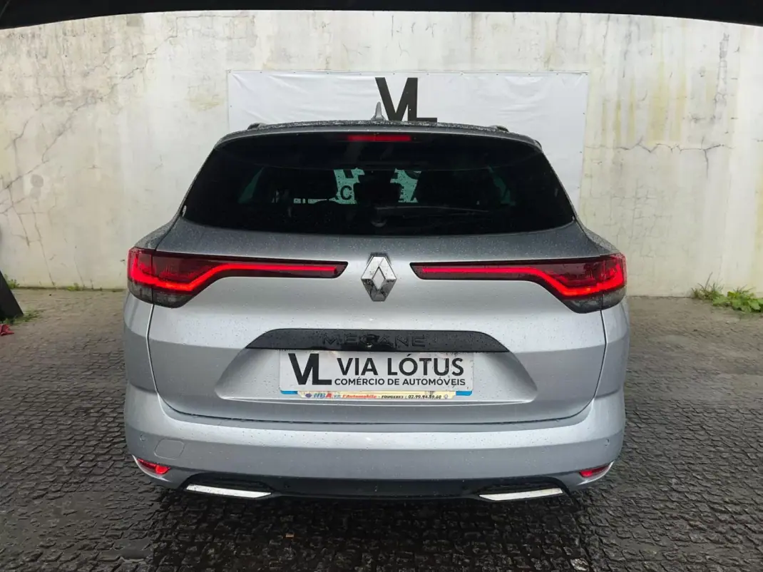 Renault Mégane 2021 - 17000 EUR, 91200 km - AUTO.MOTO.pt - 91200km - foto 5 de 10
